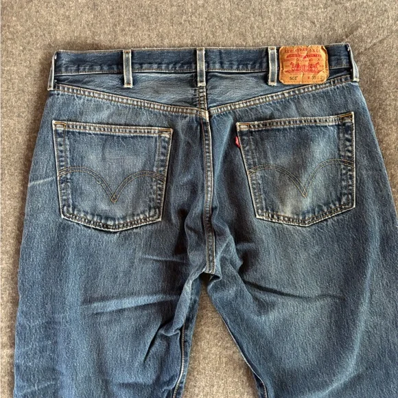 Vintage Distressed Levi’s 501 Jeans - Picture 5 of 11